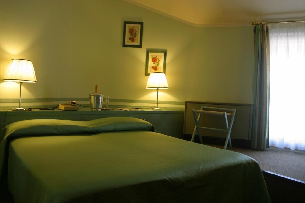 Albergo Della Corona Binasco Luaran gambar